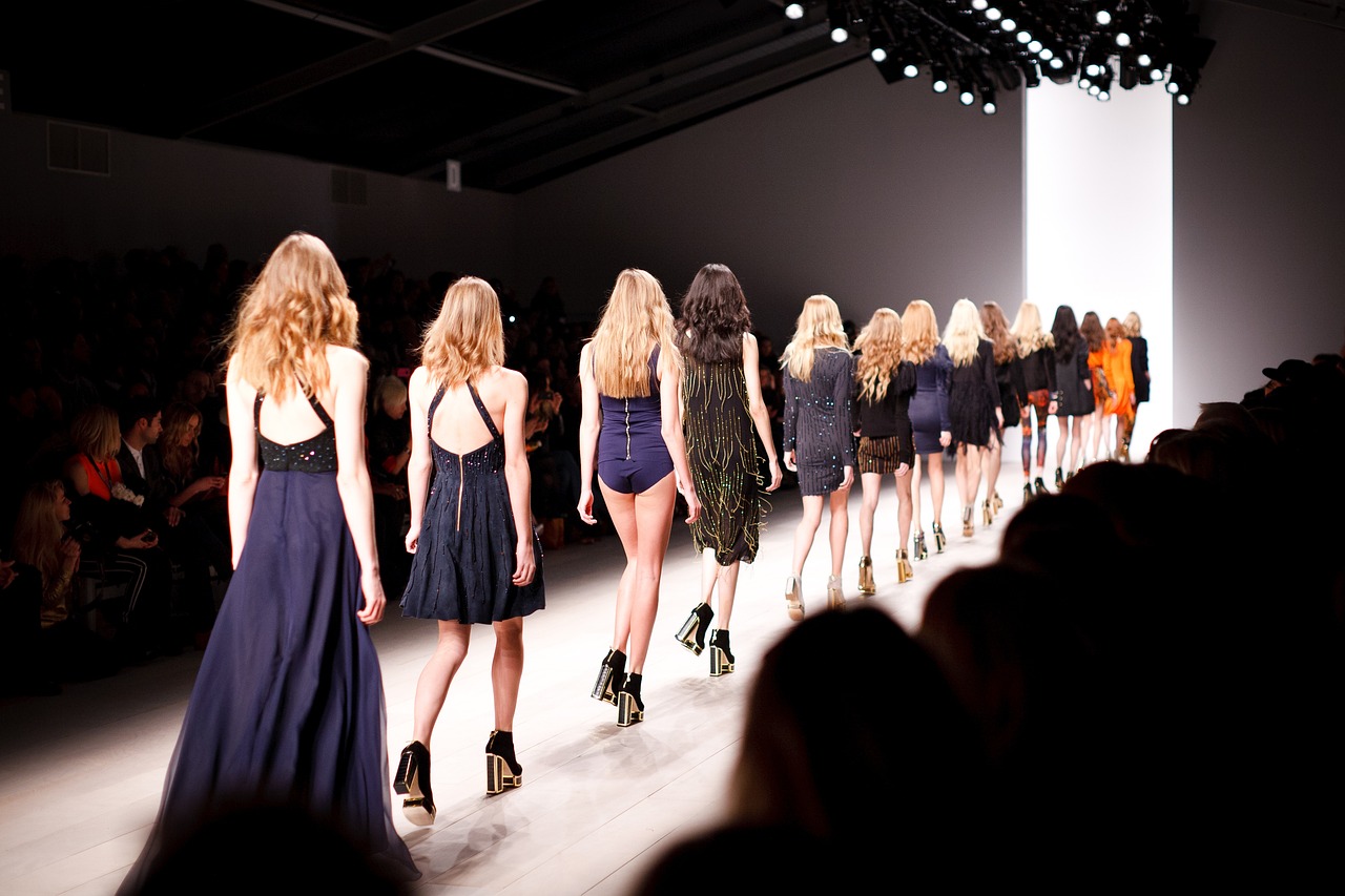 découvrez les dernières tendances de la mode avec notre guide complet. restez à la pointe du style grâce à des conseils, des inspirations et des tendances incontournables qui vous aideront à affiner votre look. soyez prêt à briller cette saison!